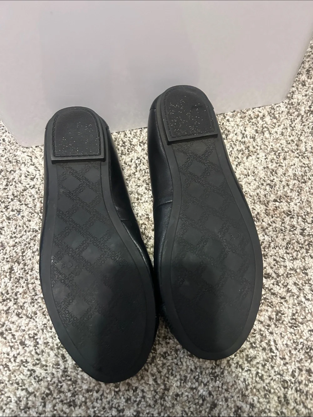 Vionic Black Leather Ballet Flats with Textured Toe and Bow